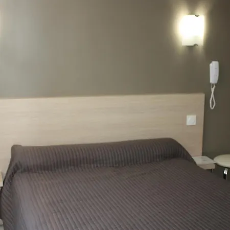 Logis Restaurant Le Flamant Rose Camargue 2*